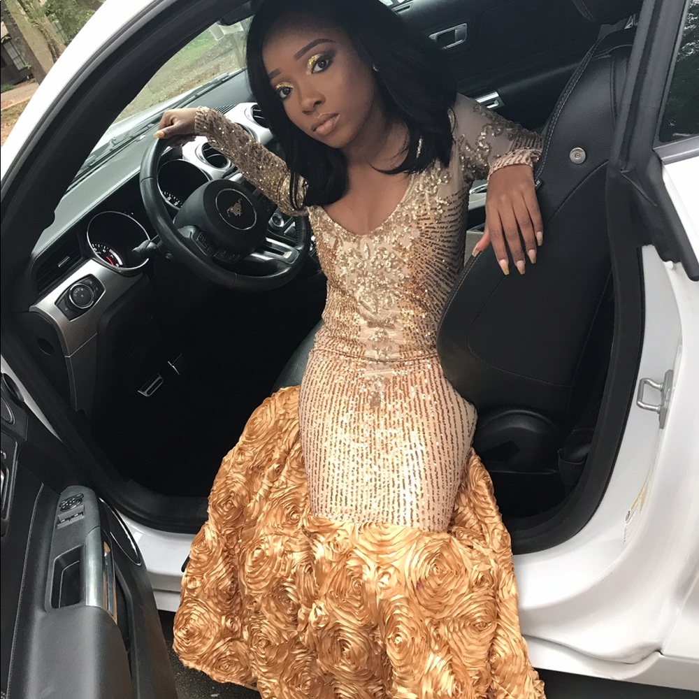 Prom dress for sale!! 🥳 - Picture 4 of 6